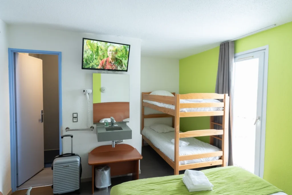 Chambre familiale - 1 lit double et lits superposés