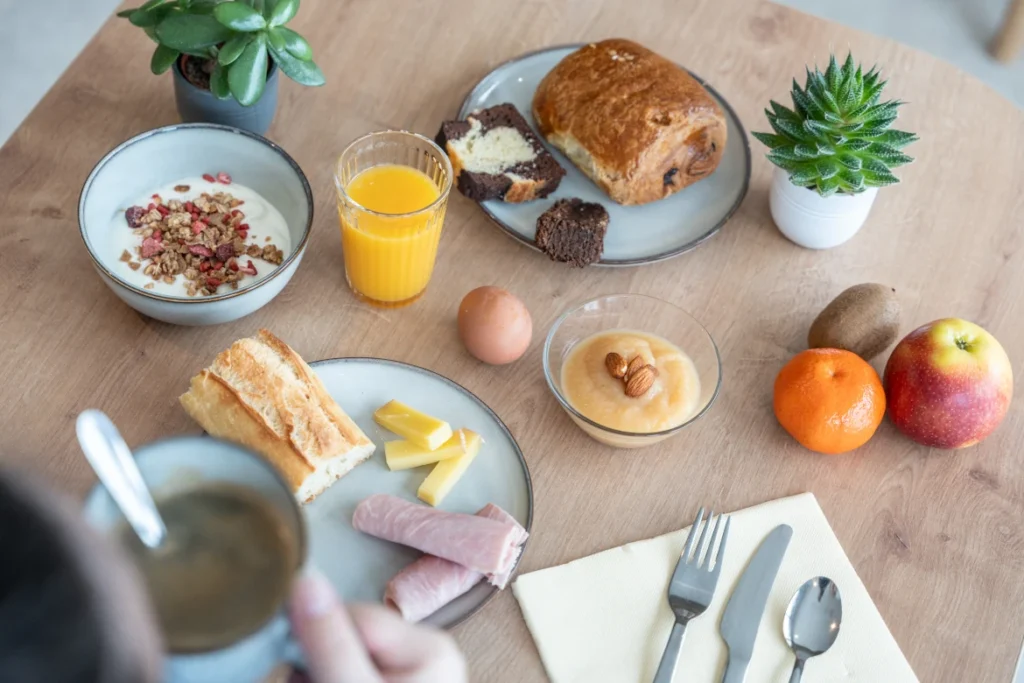Table de petit-déjeuner